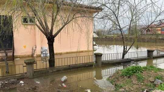 Elazığ'da sağanak sonrası evler ve tarım arazileri sular altında kaldı