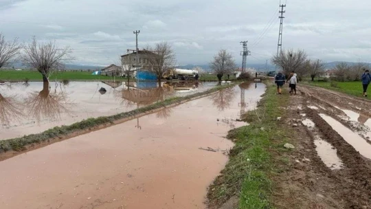 Elazığ'da sağanak sonrası evler ve tarım arazileri sular altında kaldı
