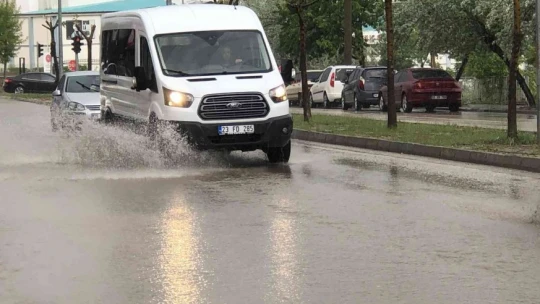 Elazığ'da sağanak yağış etkili oldu