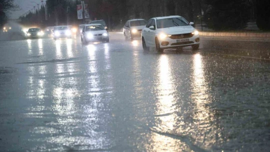Elazığ'da sağanak yağış etkili oldu