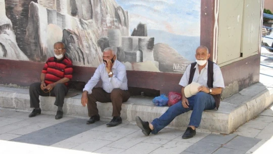 Elazığ'da sıcak hava etkisini sürdürüyor, termometreler yine 47'yi gördü
