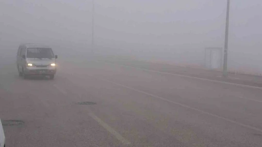 Elazığ'da sis hayatı olumsuz etkilemeyi sürdürüyor