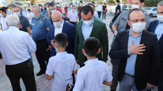 Elazığ'da sosyal mesafeli bayram namazı
