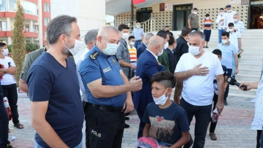 Elazığ'da sosyal mesafeli bayram namazı