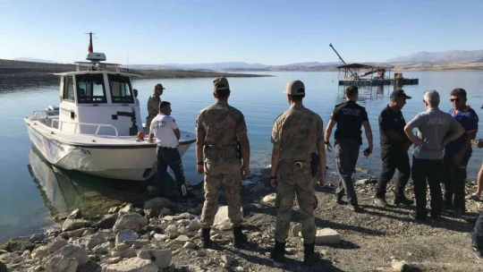 Keban Barajında Tekneyle Birlikte Suda Kaybolan Şahıs Row İle Aranıyor