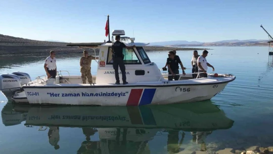 Keban Barajında Tekneyle Birlikte Suda Kaybolan Şahıs Row İle Aranıyor
