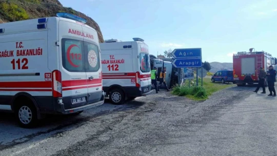 Elazığ'da tır devrildi: 2 yaralı