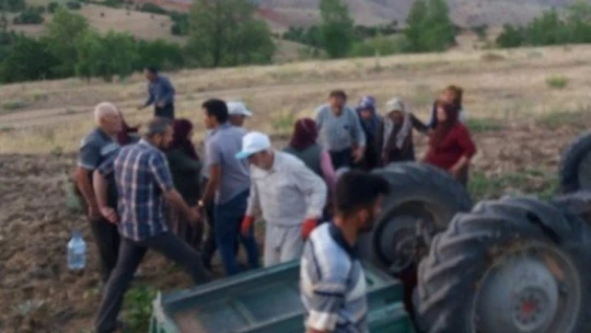 Elazığ'da traktör devrildi: 4 yaralı