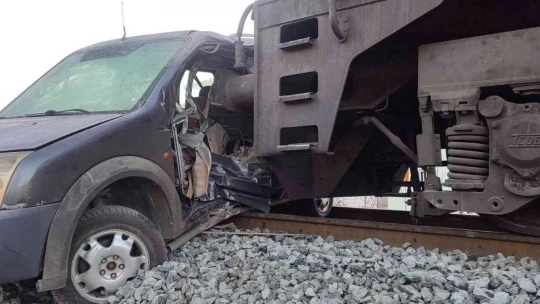 Palu'da Trenin Araca Çarptığı Kazanın Görüntüleri Ortaya Çıktı