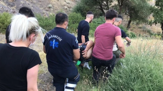 Elazığ'da uçurumdan düşen genç yaralandı