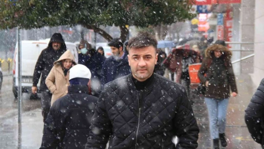 Elazığ'da uzun süredir beklenen kar yağışı başladı