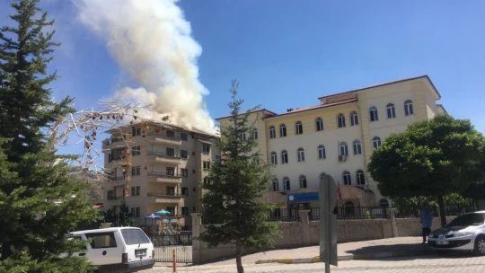 Palu'da Korkutan Yangın, Okul Tedbir Amaçlı Boşaltıldı