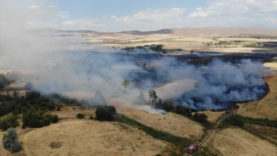 Elazığ'da yangın saatler sonra kontrol altına alındı, 800 dönüm ekili arazi kül oldu