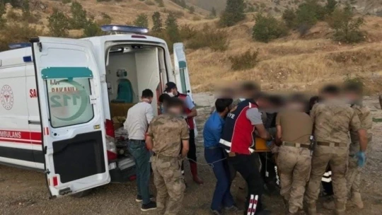 Elazığ'da yaralı çiftçi, askeri helikopter ile hastaneye ulaştırıldı