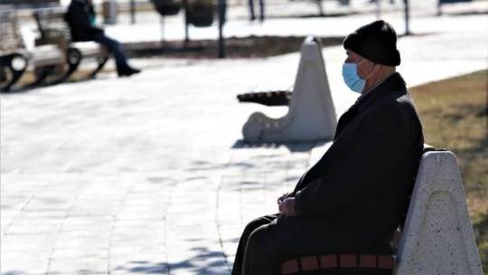 Elazığ'da yasak kalktı yaşlı ve gençler, bahar havasının tadını çıkardı