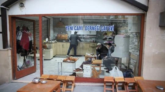 Elazığ'da yeni normalleşme süreciyle çaylar yeniden demlendi