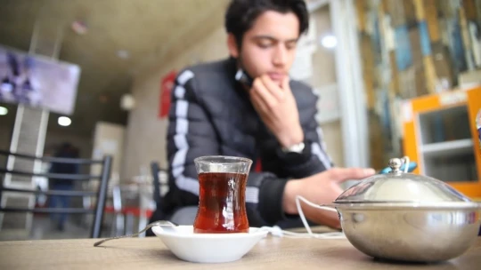 Elazığ'da yeni normalleşme süreciyle çaylar yeniden demlendi