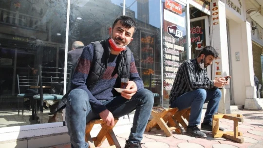 Elazığ'da yeni normalleşme süreciyle çaylar yeniden demlendi