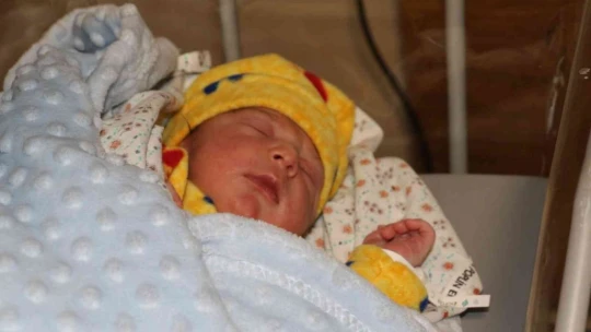 Elazığ'da yılın ilk bebeklerine Ömer Asaf ve Esra ismi verildi