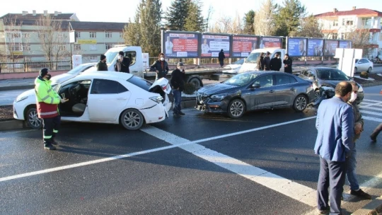 Elazığ'da zincirleme kaza, kazaları beraberinde getirdi, 18 araç karıştı