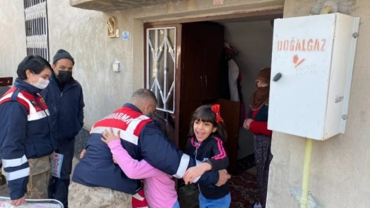 Elazığ depreminin birinci yılında jandarma depremzedeleri unutmadı