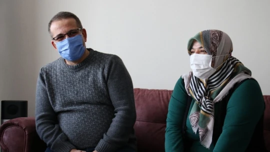 Elazığ depreminin simge isimlerinden Azize Çelik'i, ilk müdahaleyi yapan ekip ziyaret etti