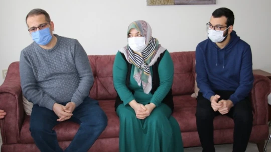 Elazığ depreminin simge isimlerinden Azize Çelik'i, ilk müdahaleyi yapan ekip ziyaret etti