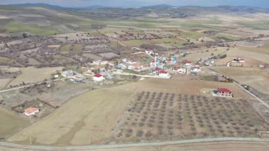 Elazığ'ın İlk Kadın Muhtarıydı, Koltuğu Eşinden Devraldı, Köyün Emine Ablası Oldu