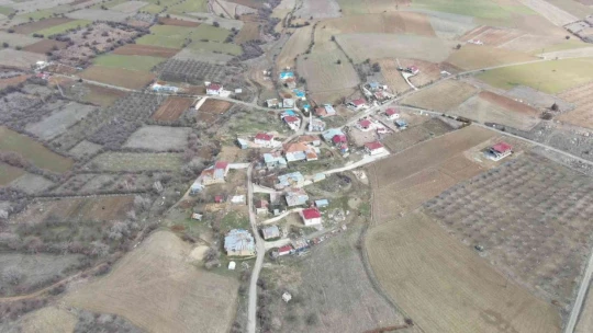 Elazığ'ın İlk Kadın Muhtarıydı, Koltuğu Eşinden Devraldı, Köyün Emine Ablası Oldu