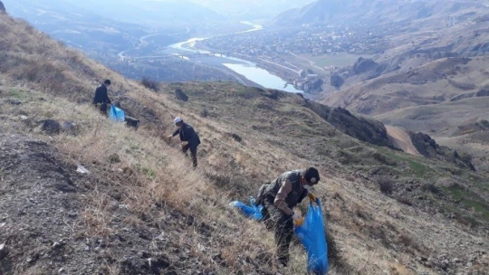 Elazığ'ın Palu ilçesinde çevre temizliği
