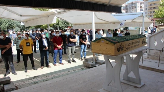 Elazığ'ın sevilen doktoru, son yolculuğuna uğurlandı