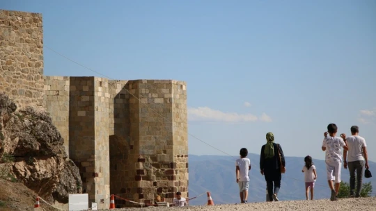 Elazığ'ın turizme açılan kapısı Harput'a ziyaretçiler gelmeye başladı