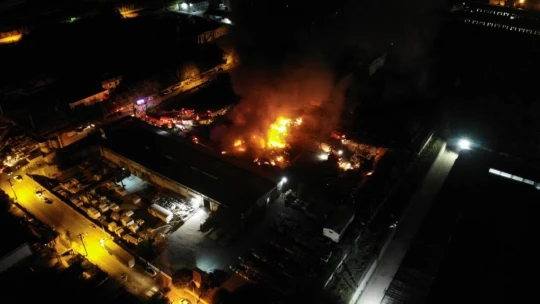 Elazığ Organize Sanayi Bölgesinde Geri Dönüşüm Tesisinde Büyük Yangın
