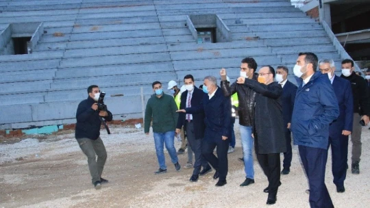 Elazığ protokolü biten ve yapımı süren spor tesislerini inceledi