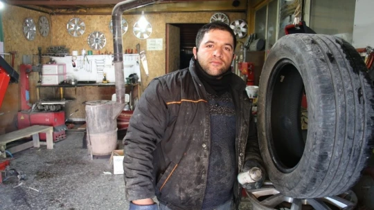 Engellerini aştı, hem kendi parasını kazanıyor hem de usta oldu