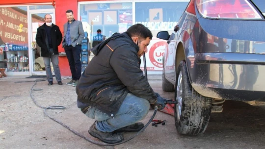Engellerini aştı, hem kendi parasını kazanıyor hem de usta oldu