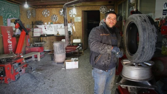 Engellerini aştı, hem kendi parasını kazanıyor hem de usta oldu
