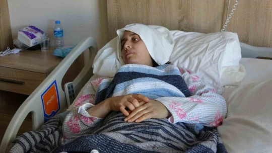 Eşi yanında can veren anne kızıyla birlikte 5,5 saat sonra enkazdan çıkartıldı