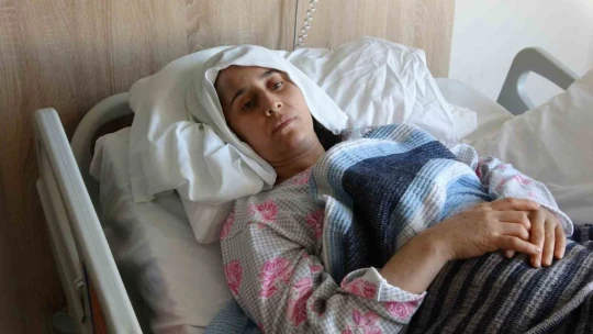 Eşi yanında can veren anne kızıyla birlikte 5,5 saat sonra enkazdan çıkartıldı