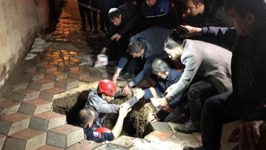 Sanayi Mahallesinde İlginç Olay, Evine Giderken Bir Anda Kendini Yeraltında Buldu