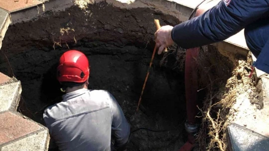 Sanayi Mahallesinde İlginç Olay, Evine Giderken Bir Anda Kendini Yeraltında Buldu