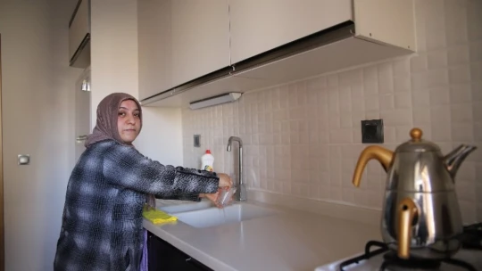 Evlerine kavuşan depremzedeler: 'Yapılanları görmeyenler var ama çok güzel iş başardılar'