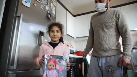 Evlerine kavuşan depremzedeler: 'Yapılanları görmeyenler var ama çok güzel iş başardılar'