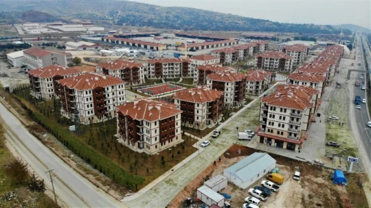 Evlerine kavuşan depremzedeler: 'Yapılanları görmeyenler var ama çok güzel iş başardılar'