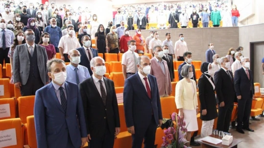 Fırat Üniversitesi Diş Hekimliği Fakültesi İkinci Yılında 64 Mezun Verdi