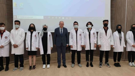 FÜ Tıp Fakültesi öğrencileri beyaz önlüklerini giydi