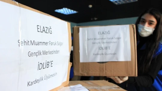 Gençler 'Kardeşlik Üşümesin' dedi, topladıkları kıyafetleri İdlib'e gönderdi