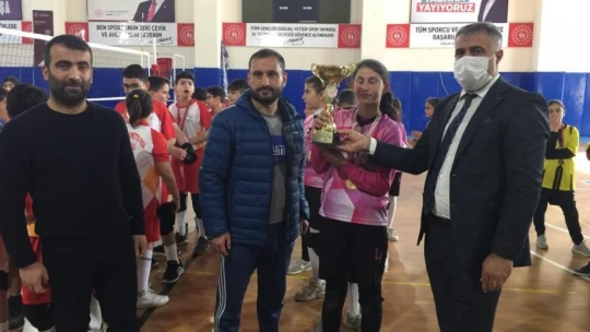 Gençler voleybolda şampiyonlar belli oldu