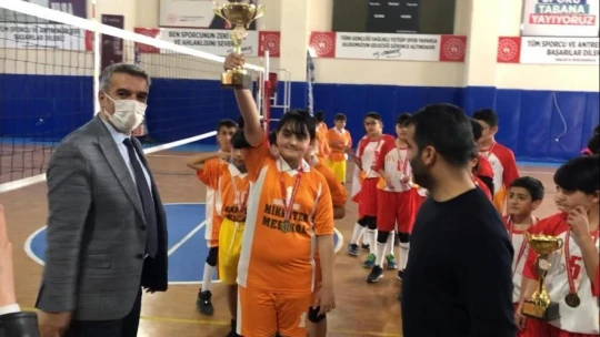 Gençler voleybolda şampiyonlar belli oldu