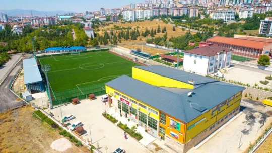 Elazığ Gençlik Merkezi Sahasında Zemin Yenilemesi Yapıldı